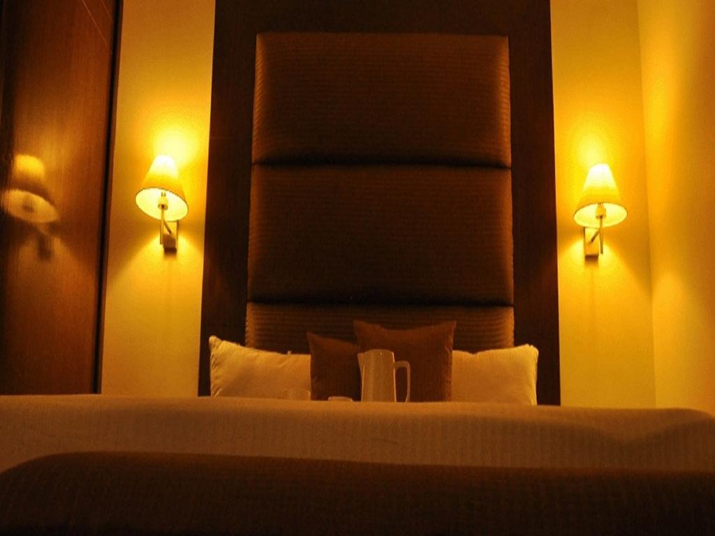 格皮尼瓦斯大酒店 根尼亚古马里 客房 照片